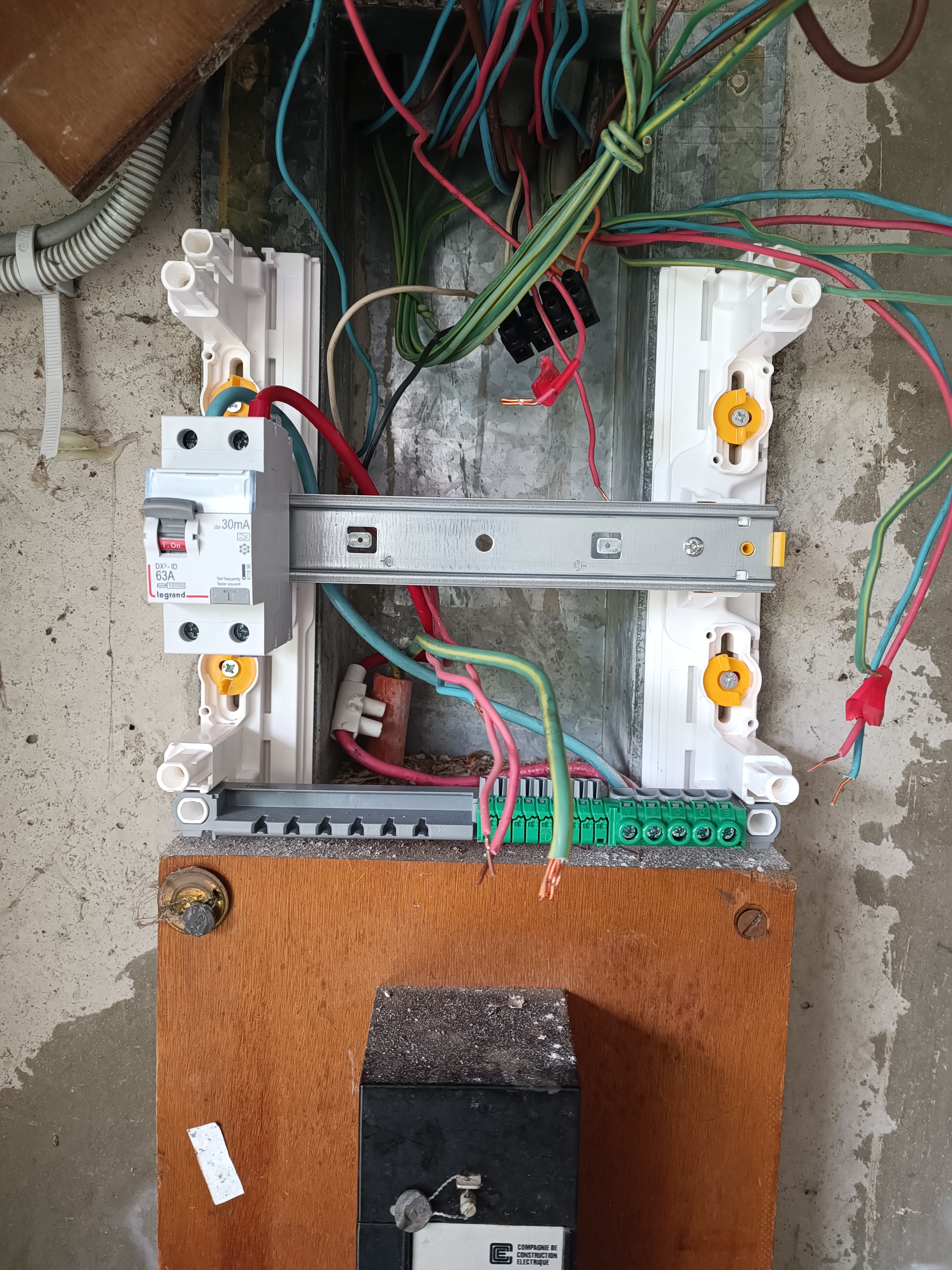 Tableau électrique mise aux normes - Lawan multiservices