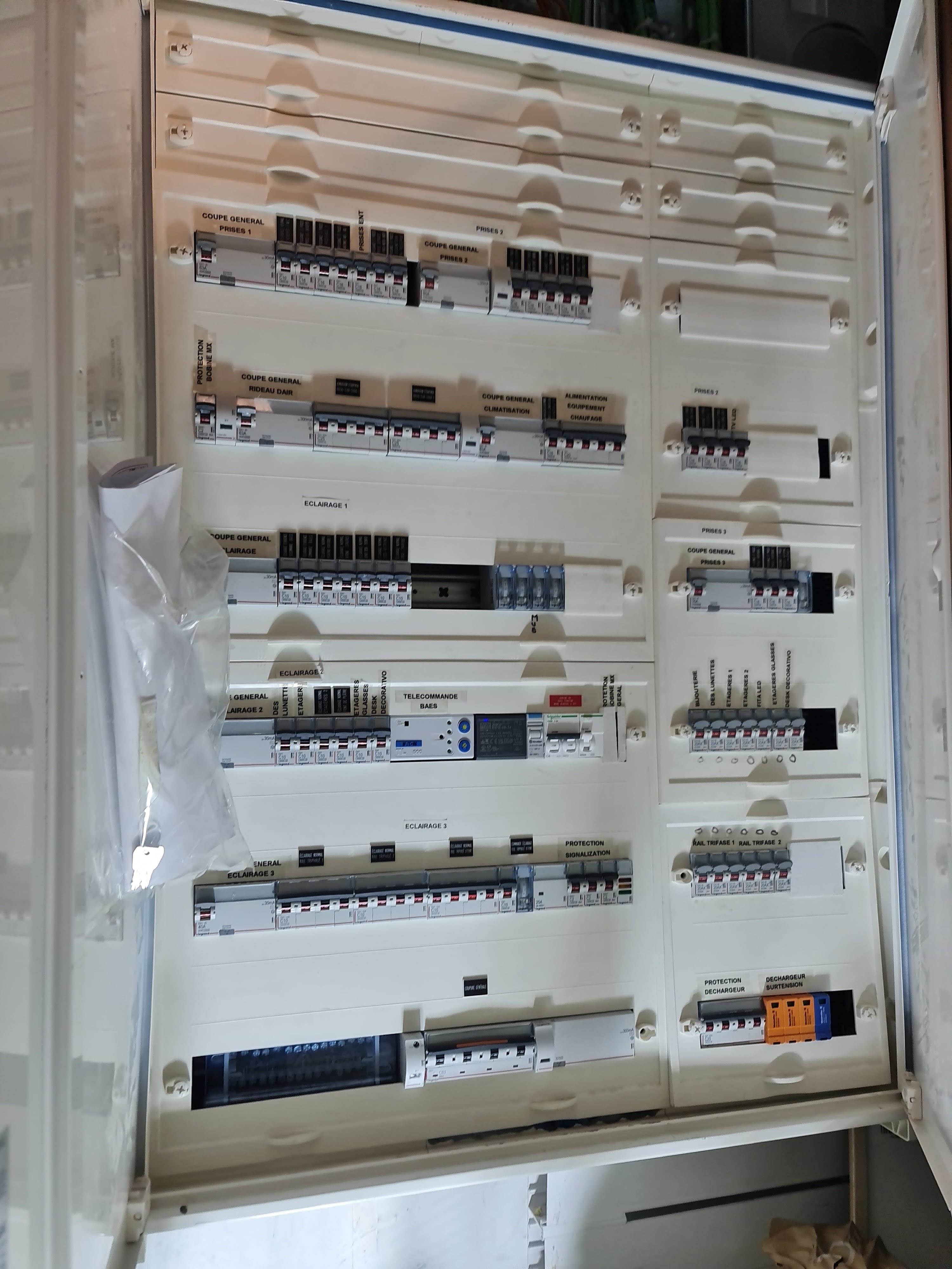 Installation interrupteur luminaire - Lawan multiservices